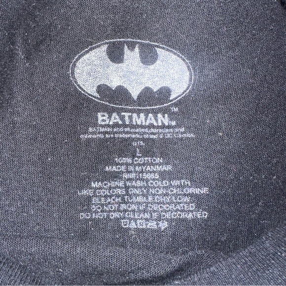 EUC Batman Men’s Logo Shirt. Men’s large. - Picture 2 of 4